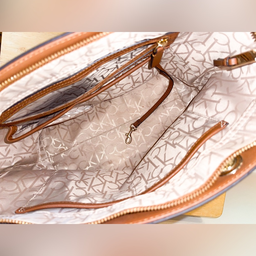 Slightly Used But Good Condition Calvin Klein Tot… - image 4